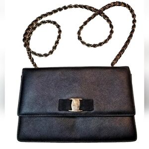 AUTHENTIC! Salvatore FerragamcBlack Saffiano Vara Bag